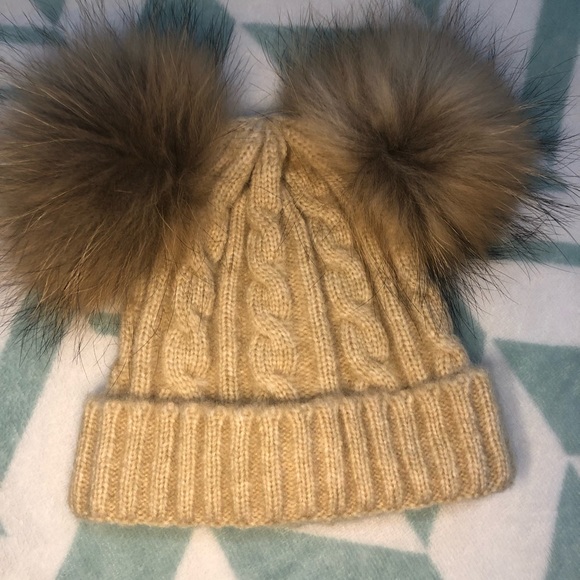 SOLD !     Pom Pom beanie - Picture 2 of 3